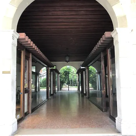 Maison Revedin アパート
